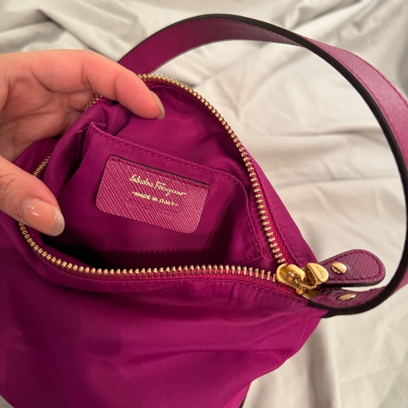 Ferragamo purple nylon zipped shoulder bag (authentic) - Picture 10 of 11